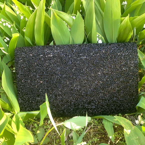 ๐HOST PICK ๐TIANA NY,NY | Hand Beaded Clutch - Picture 9 of 14